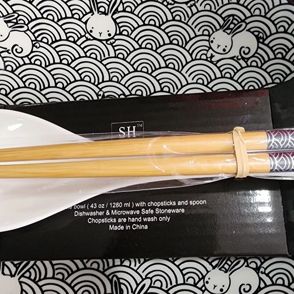SH Home Ceramic Ramen Noodle Bowl Set 43oz Chopsticks Spoon Black Bunnies Waves